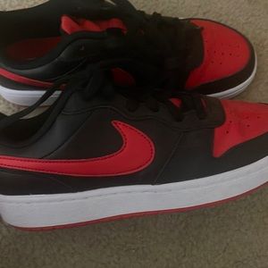 Black and Red Kids Low top Nikes: (size 6.5), gently used, cleaned, no creases.